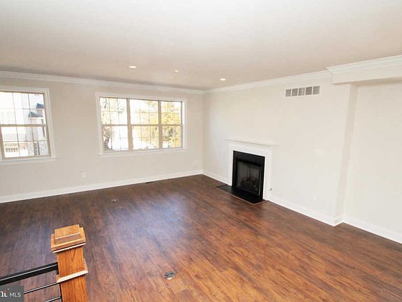 3rd image of 127 Moir Ave