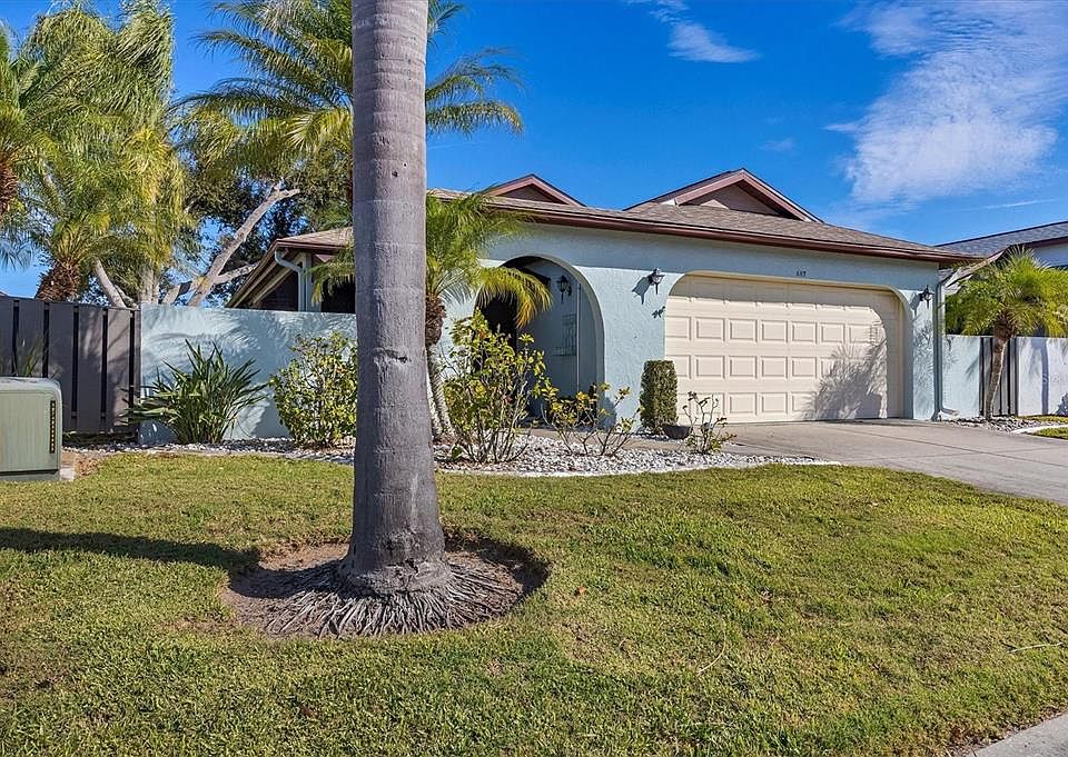 1st image of 687 LINDEN DRIVE
