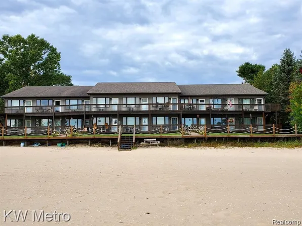 5226 Washington Ave #102, Oscoda, MI 48750