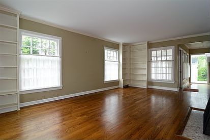 3rd image of 619 S Bristol Ln