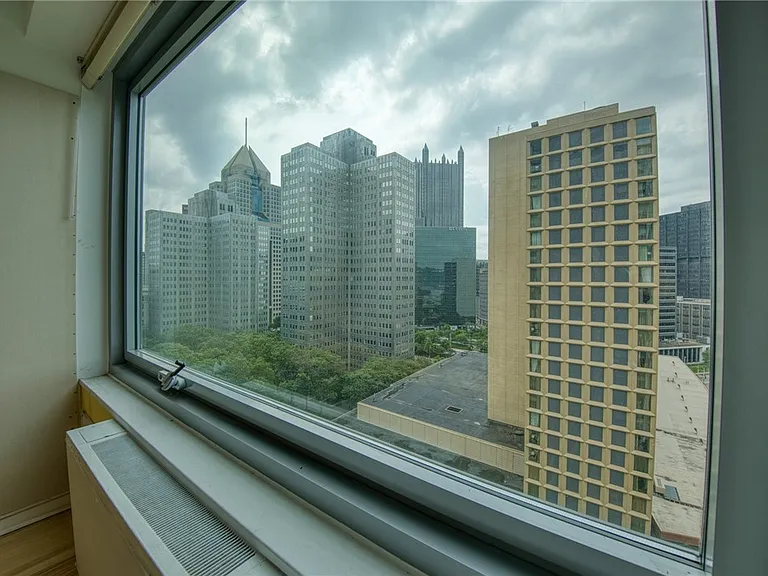 320 Fort Duquesne Blvd #16B — Photo 31