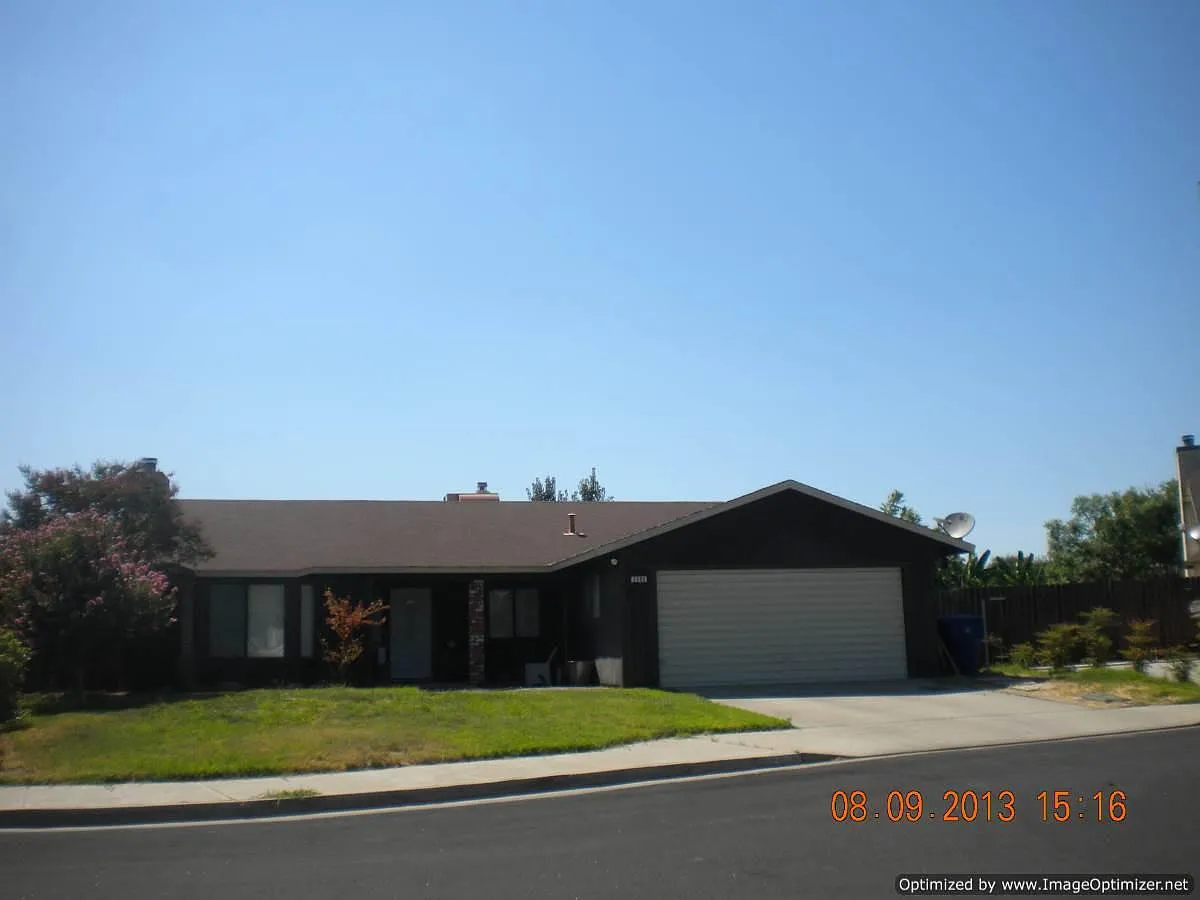 2906 Ezie Ave photo 1