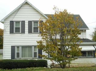 7 W South St, Freeport, IL 61032