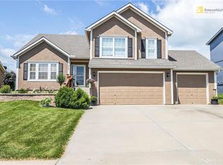 802 Briar Ln, Kearney, MO 64060