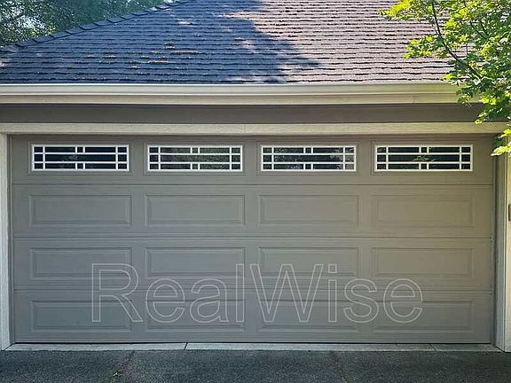 2nd image of 115 Wagon Wheel Dr