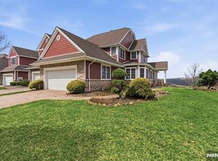 19 Rockhall Ct, Hamburg, NJ 07419