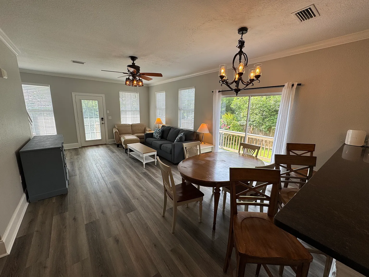 4 bed, 4.5 bath, 1841 sqft, $3,300 — Photo 3
