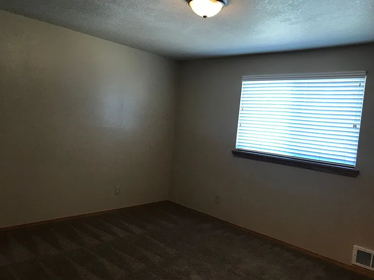 1728 NE Mark Ct — Photo 6