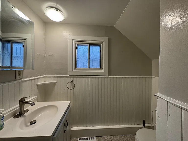 134-138 E Spencer St — Photo 27