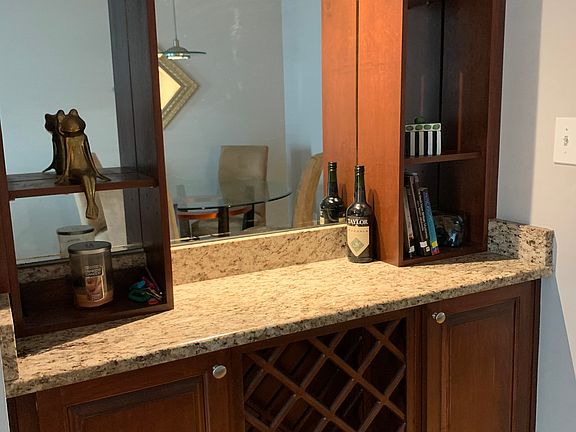 5th image of 502 S Willow Ave APT 4