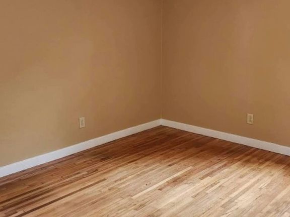 3rd image of 712 Oakland Dr