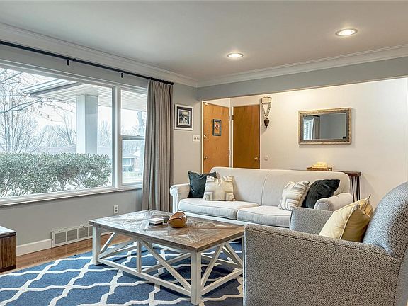 3rd image of 60 Decorah Dr