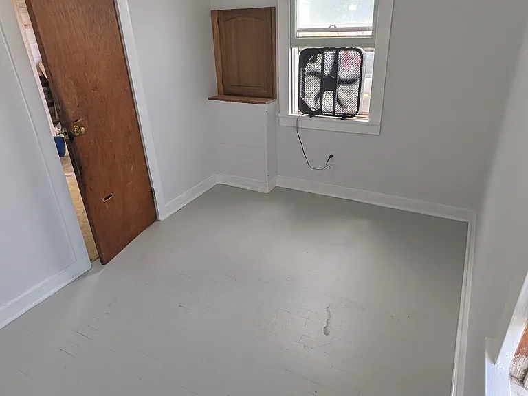 204 E 1st St — Photo 5