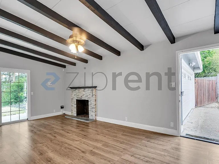 717 Pebble Dr — Photo 2