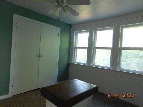 3rd image of 405 N Broadway St
