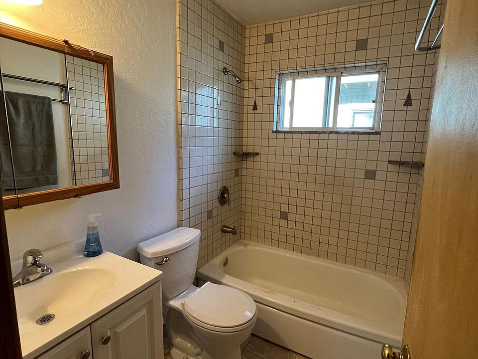 1st image of 890 Lakeview Ave #7