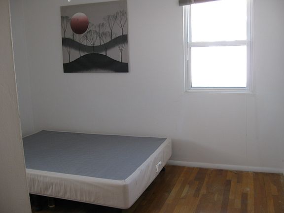 4th image of 932 10th Ave N