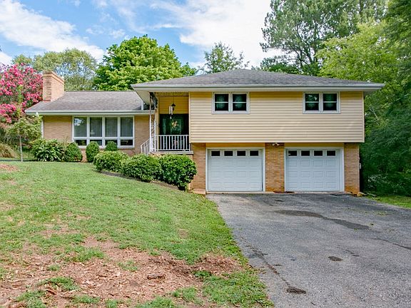 2nd image of 310 Oakwood Ln