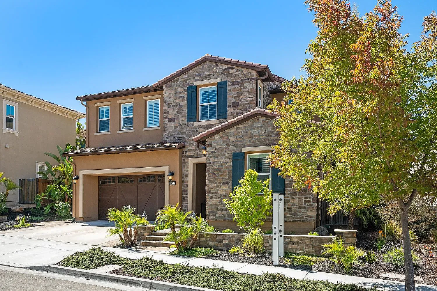 4 bed, 4.5 bath, 3975 sqft, $8,500 — Photo 3