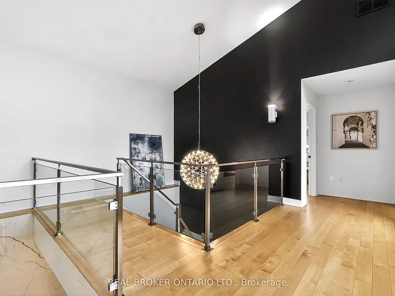 88 Kingsway Way — Photo 17