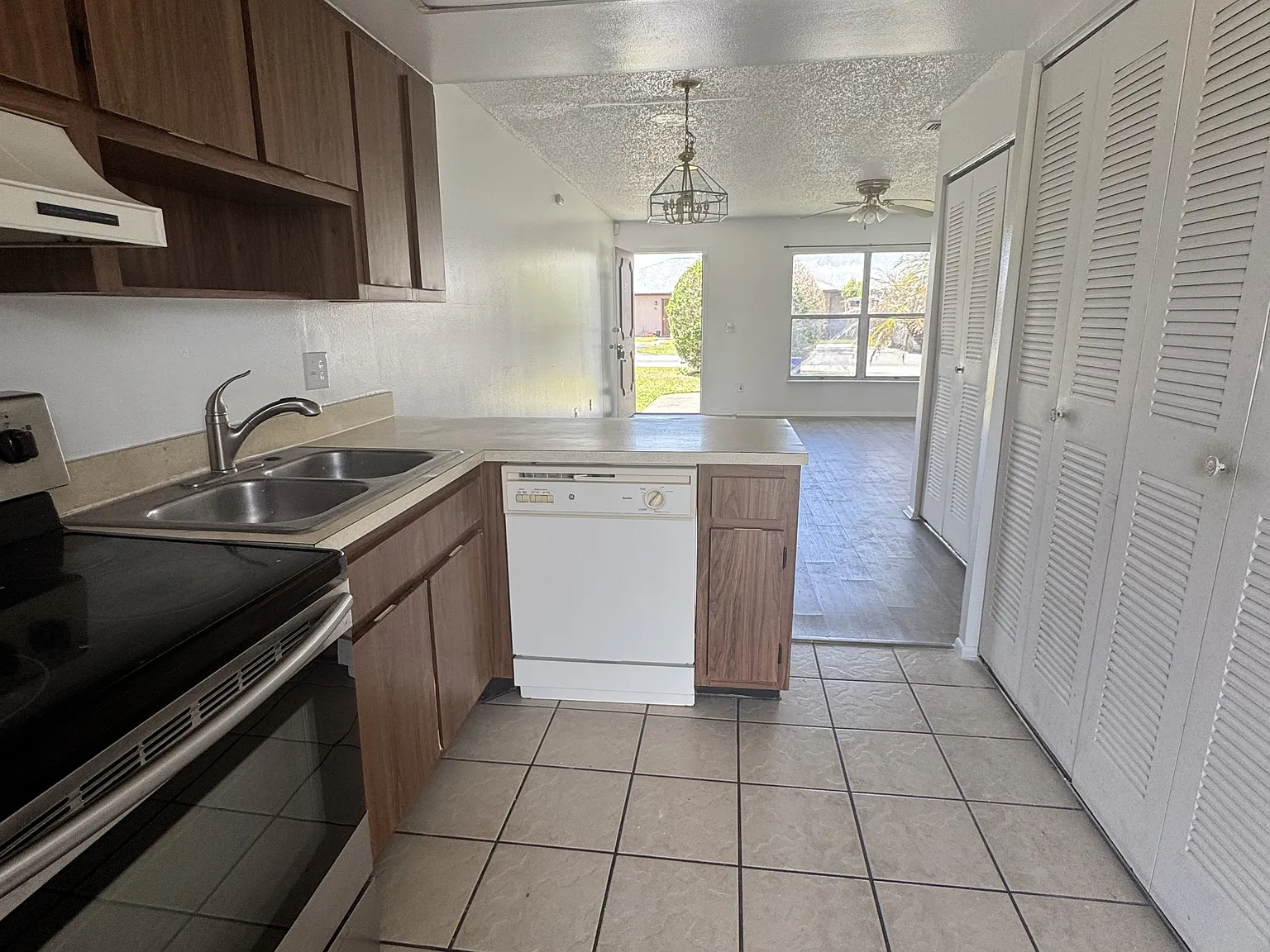 37 Las Brisas Way - 1 — Photo 3