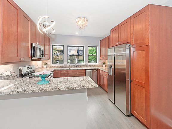3rd image of 1331 W North Shore Ave APT 1N