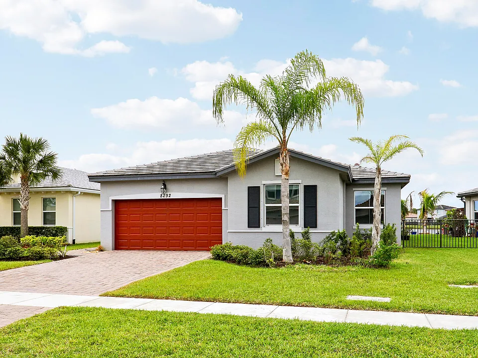 8292 NW Greenbank Cir