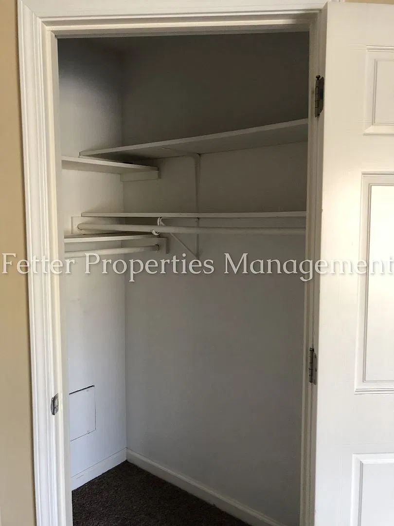 Nice East Side Condo — Photo 4