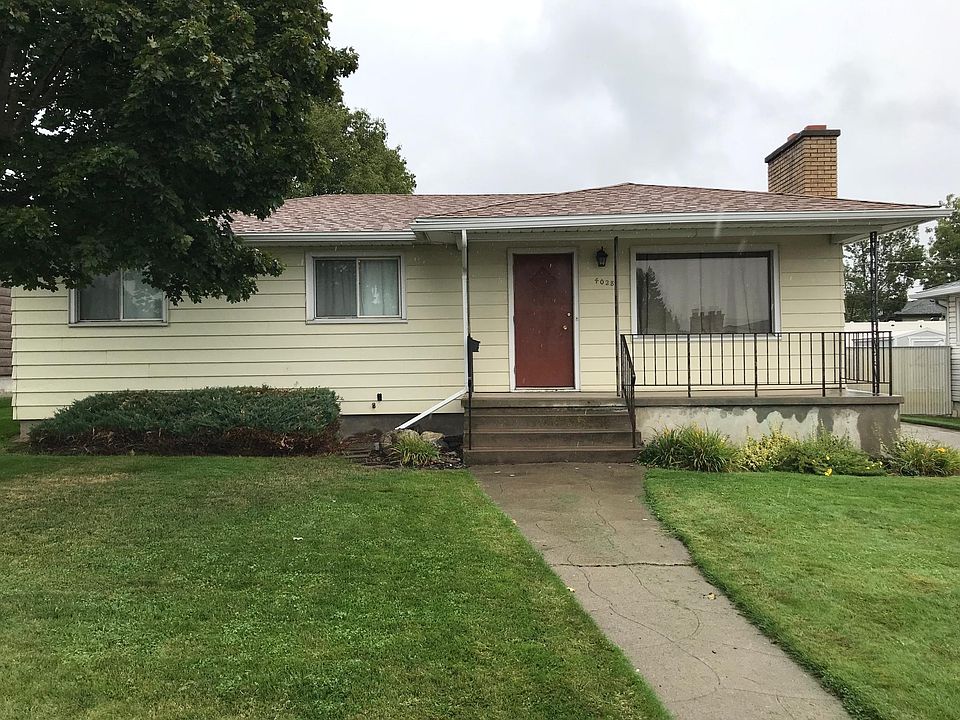 Attractive front yard- Great curb appeal