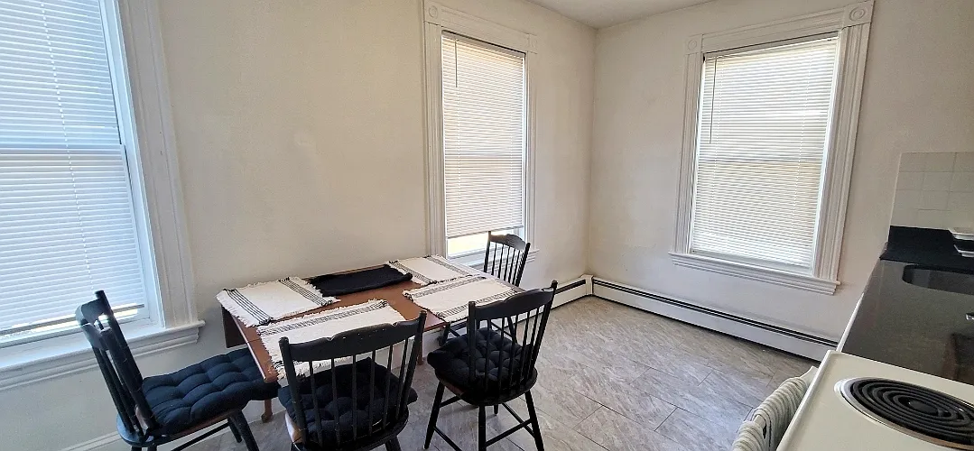 3 bed, 1600 sqft, $2,700 — Photo 4