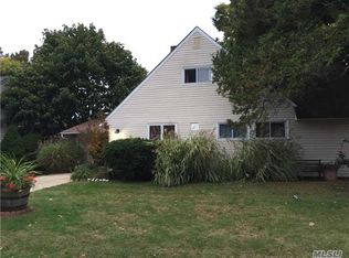 355 Blacksmith Rd, Levittown, NY 11756