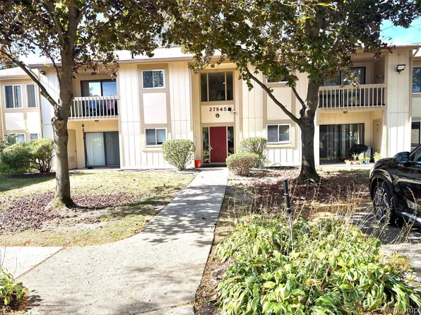 27845 Berrywood Ln, Farmington, MI 48334