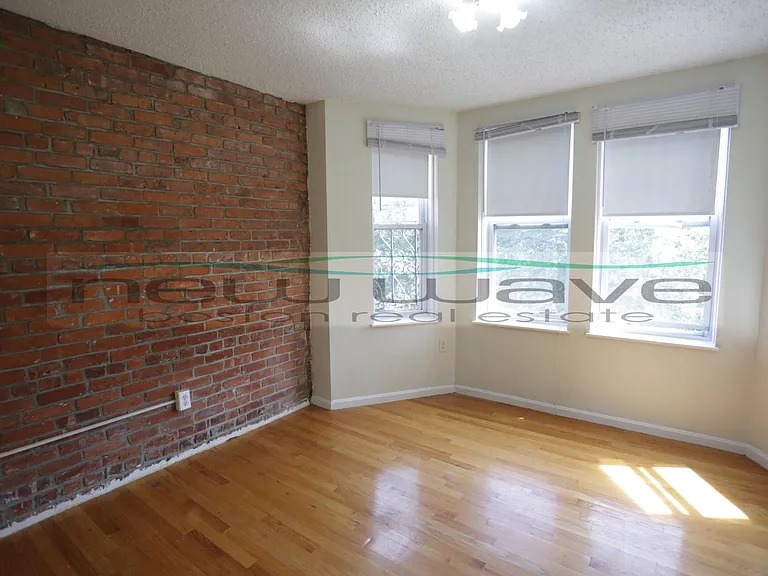 58 Queensberry St #16 — Photo 1