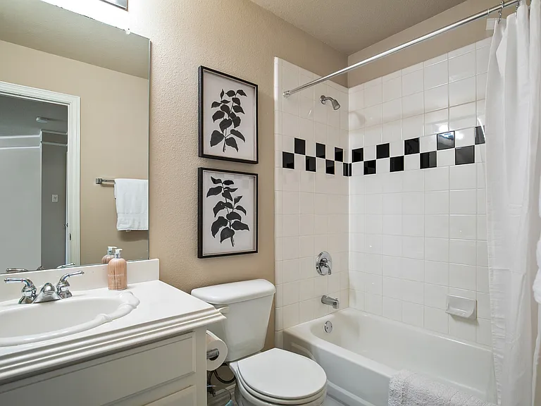 7912 Caribia Ct — Photo 25