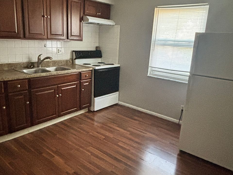 Walk in kitchen with coustom cabnets