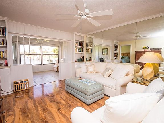 4th image of 9405 Catalina Dr