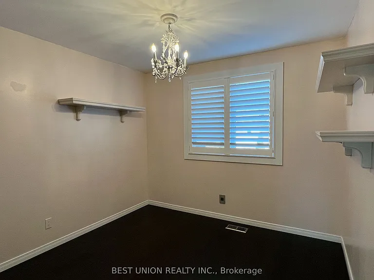 41 Lavina Cres — Photo 10