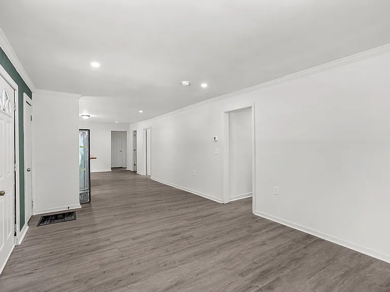 715 Corinth Rd — Photo 5
