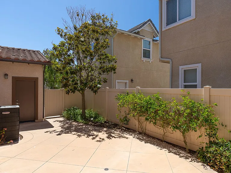 326 Lakeview Ct — Photo 11