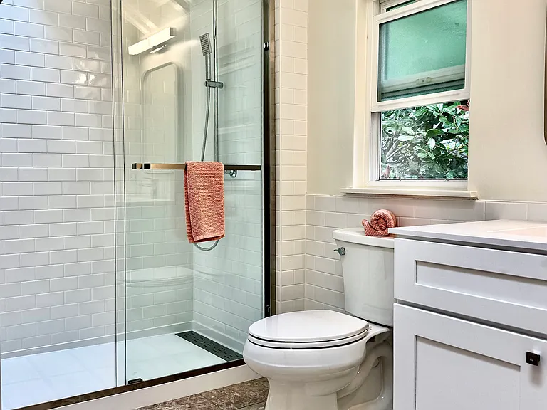 7765 Claremont Ave — Photo 22