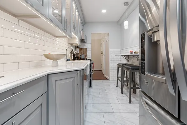 Sold by RE MAX Team | media 31