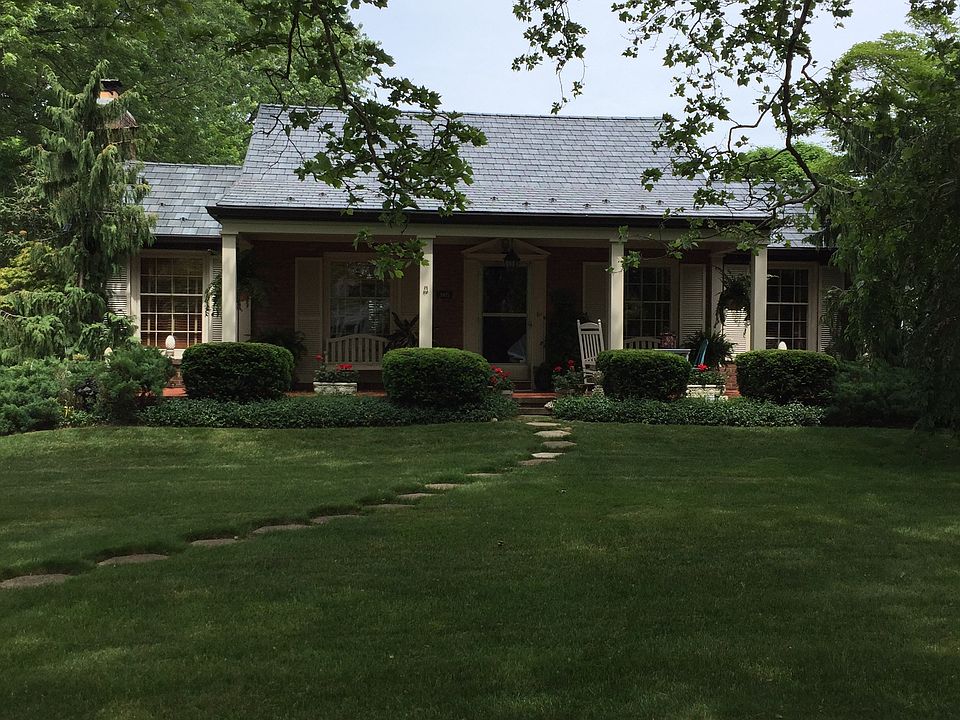 Low Country Colonial Charm