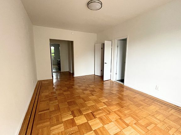 3rd image of 815 E 14th St #3T
