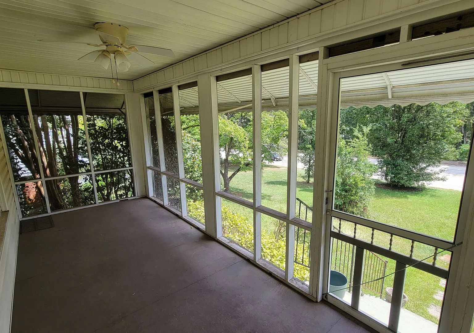 August Rent Special! 2 Bed, 1 Bath Home Available In Greenville — Photo 2