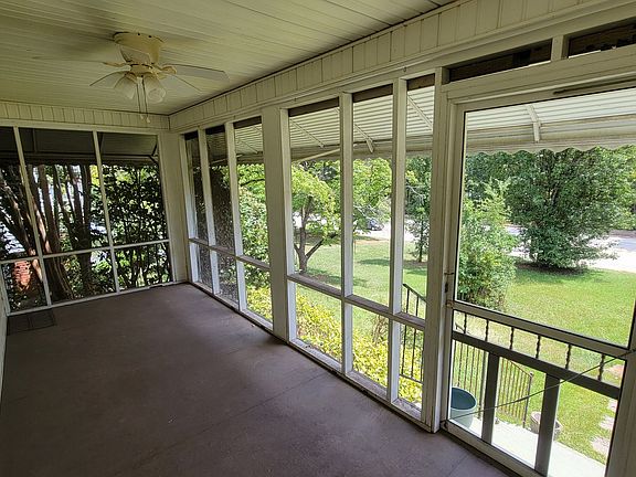 2nd image of 522 Grove Rd