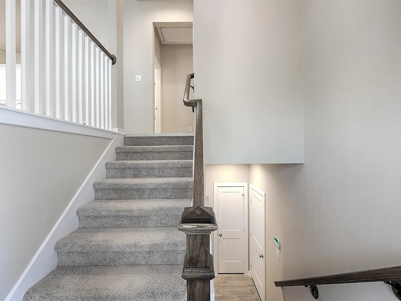 3 bed, 2.5 bath, 1962 sqft, $2,300 — Photo 4
