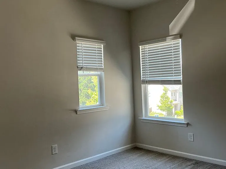 1256 Towne Square Ct — Photo 30