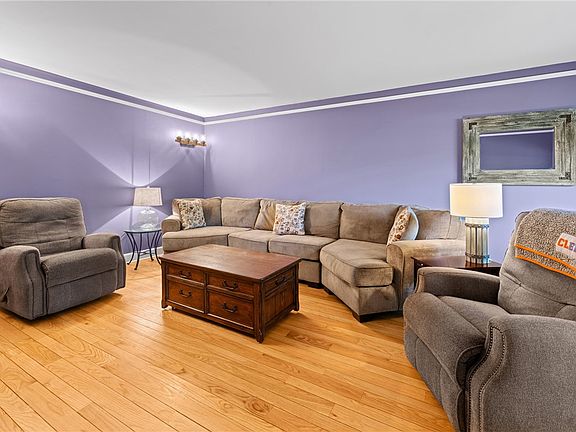 5th image of 216 Mountain View Ln