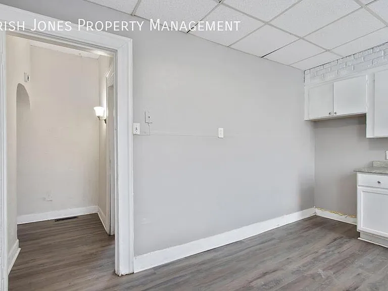 476 Niagara St #2 — Photo 4