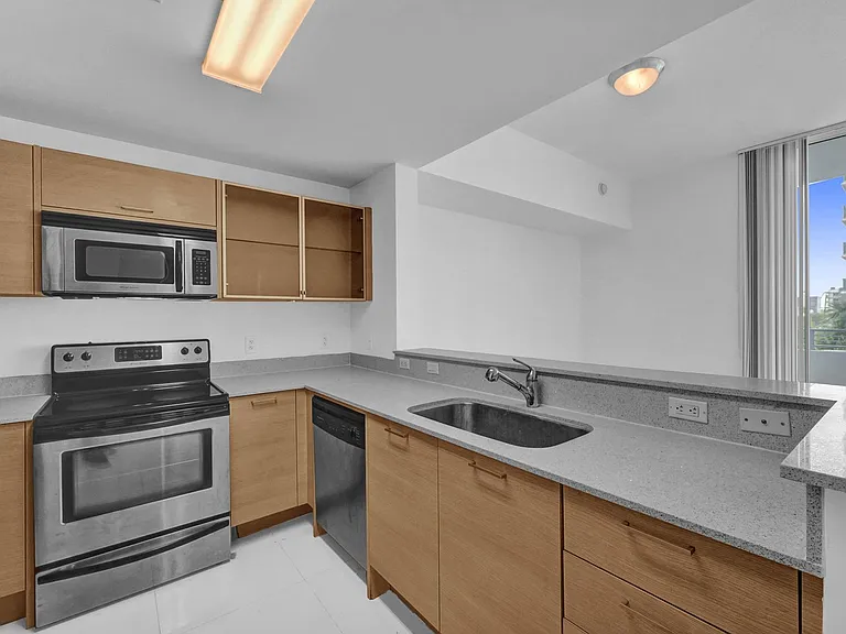 350 NE 24th St #509 — Photo 11